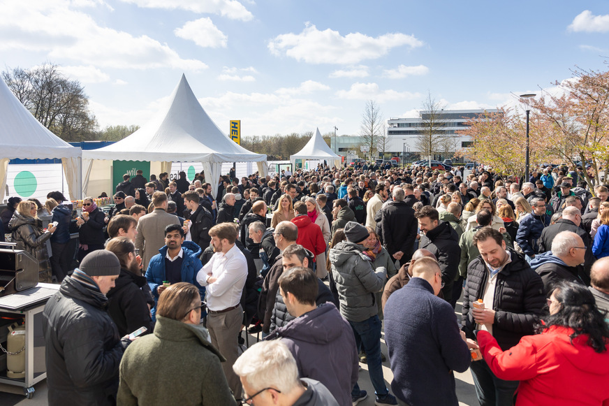 Zahlreiche Mitarbeitende nutzten die Gelegenheit, das neue Gebäude zu besichtigen, sich intensiv über die Angebote des Health Cube zu informieren – und an sportlichen Mitmachaktionen teilzunehmen.