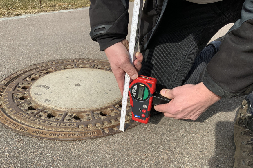 Bild 3 Ist die Rückstauebene nicht eindeutig, muss diese lokal messtechnisch bestimmt werden, z.  B mit einem Nivelliergerät.