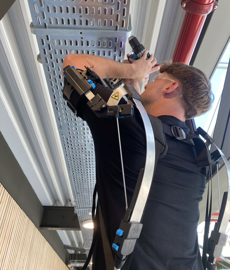 Bild 10 … sowie kompakte Abmessungen, sonst besteht die Gefahr, dass man beim Arbeiten in beengten Verhältnissen oder auf Gerüsten hängen bleibt.