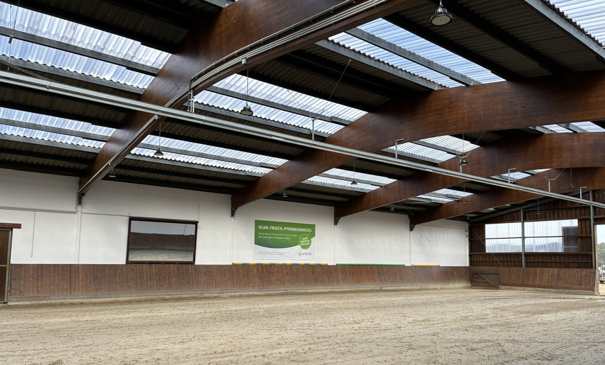 Bild 1 Neben dem 4000 m2 großen Reitplatz verfügt der St. Georg Equestrian Club auch über eine große Reithalle.
