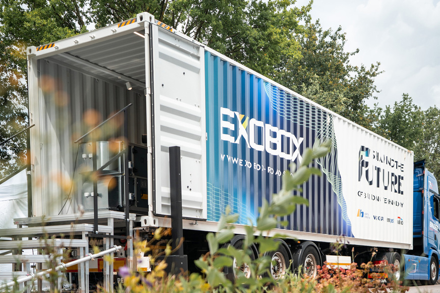 KI‑gestützte Anlagenoptimierung live erleben: Die Exobox analysiert Betriebsdaten kontinuierlich und optimiert Energieeffizienz und Systemperformance.