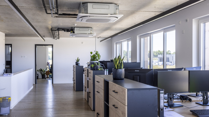Bild 6 4-Wege-Deckenkassetten in den Büroräumen.