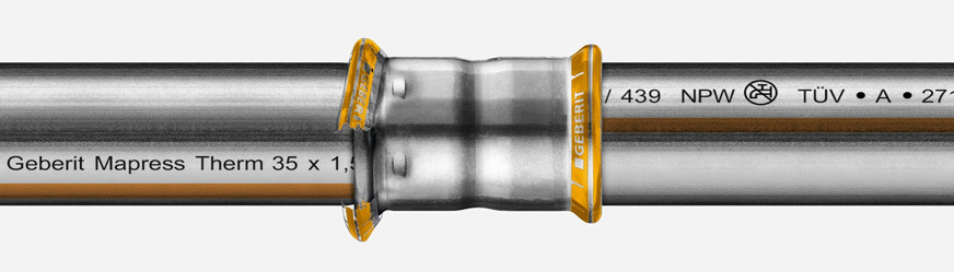 Bild 6 Die Geberit Mapress Therm Systemrohre sind durch die orangefarbene Linie sowie weitere Kennzeichnungen klar erkennbar. Und das System macht sichtbar: Ist der orangefarbene Pressindikator auf den Fittings noch intakt, wurde die Verbindung noch nicht verpresst.