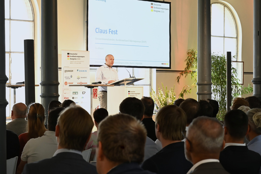 Mehr als 350 Vertreter aus Industrie, Energiewirtschaft und Kommunen haben beim Deutschen Großwärmepumpen-Kongress des BWP über die rechtlichen Rahmenbedingungen, die Wirtschaftlichkeit und die Finanzierung von Großwärmepumpenprojekten beraten.