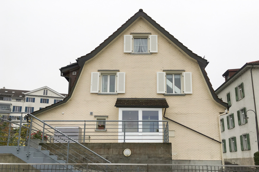 Das über 300 Jahre alte Zweifamilienhaus im schweizerischen Rorschach.