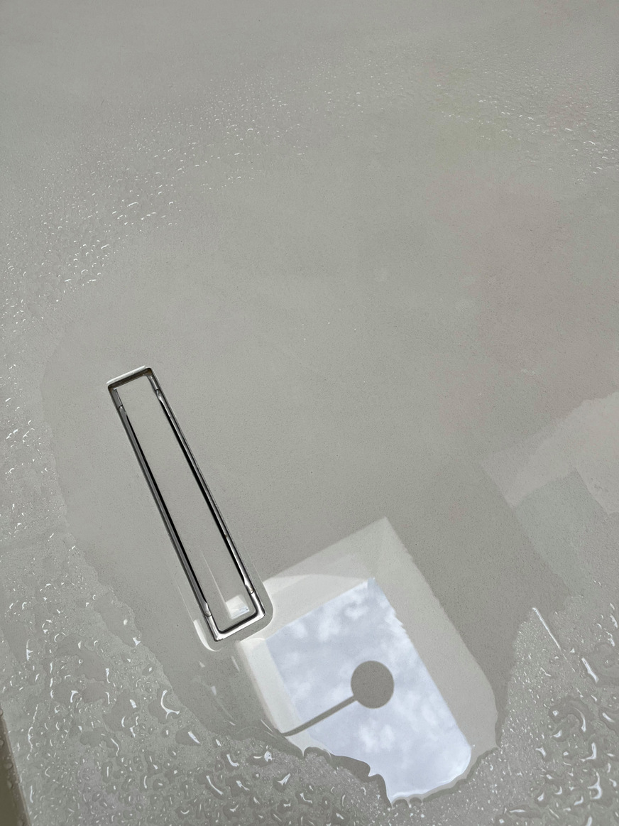 Dallmer: Unten DallFlex 2.0, oben maximale Flexibilität bei der Duschrinne.