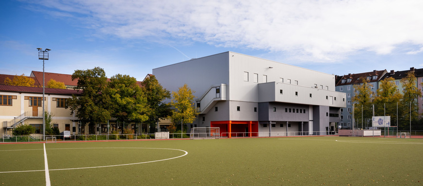 Bild 1 Die neue Dreifachsporthalle TSV München-Ost wurde auf eine bestehende Sporthalle aufgesetzt.