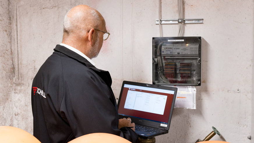 Bild 2 Im Zuge der Modernisierung der Sportanlagen des TSV München-Ost wurde die Trinkwasser-Installation mit elektronischen Armaturen und dem digitalen Wassermanagement-System SWS von Schell ausgestattet.