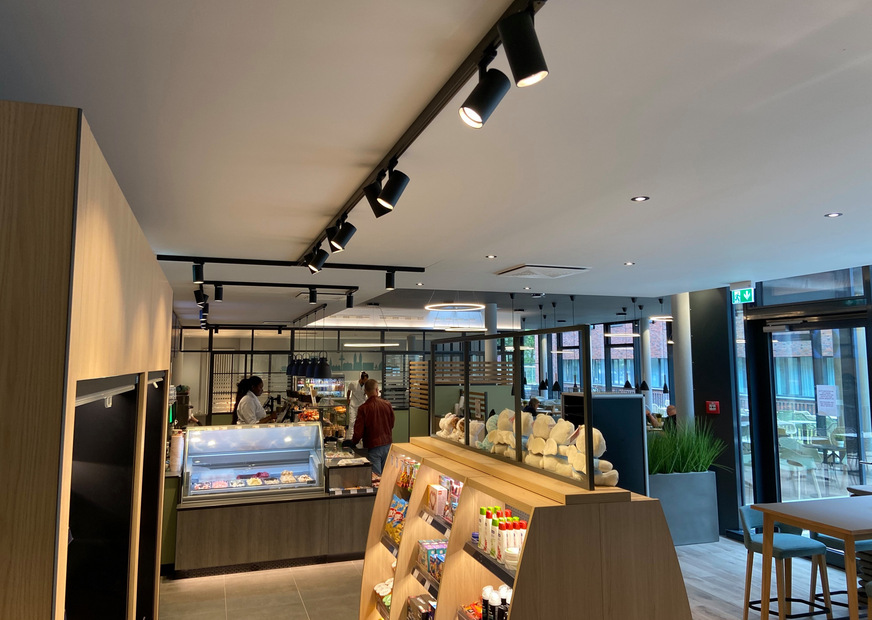 Bild 5 Blick in das Café Louise für Patienten, Besucher und Mitarbeiter des Klinikums.