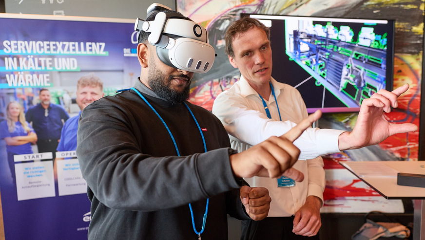 Beim Effizienz-Forum 2026 standen neben Fachvorträgen auch Live-Demonstrationen – wie der Einsatz von AR-Brillen in der Kälte- und Wärmeerzeugung – im Fokus.