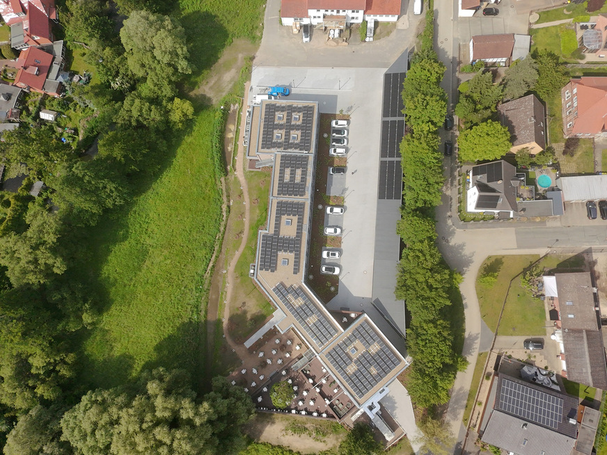 Bild 7 Die Photovoltaik-Anlage liefert mit 140 kWp voraussichtlich 60 bis 80 % des Strombedarfs.