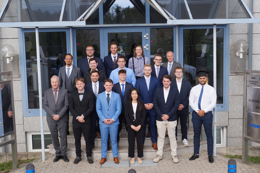Die Graduierten des ESaK-Studienjahrgangs 2023 wurden von ihrem Dozententeam verabschiedet.