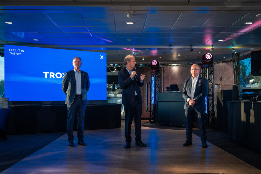 Festlicher Auftakt des Jubiläumswochenendes: Die Vorstände der Trox SE, Udo Jung und Thomas Mosbacher, gemeinsam mit Prof. Dr. Hans Fleisch, Vorsitzender des Stiftungsrates der Heinz Trox-Stiftung, beim Festakt auf dem Rhein.