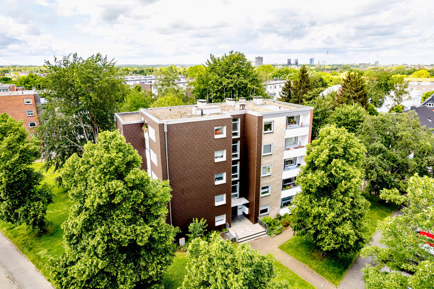 Bild 2 „Im Einfamilienhaus ist die Wärmepumpe in jeder Hinsicht angekommen. Im Mehrfamilienhaus war ein zentraler Unterschied die Trinkwassererwärmung. Mit den heute verfügbaren Lösungen gibt es jedoch keinen Grund mehr, um abzuwarten.“ Dr. Tillmann von Schroeter