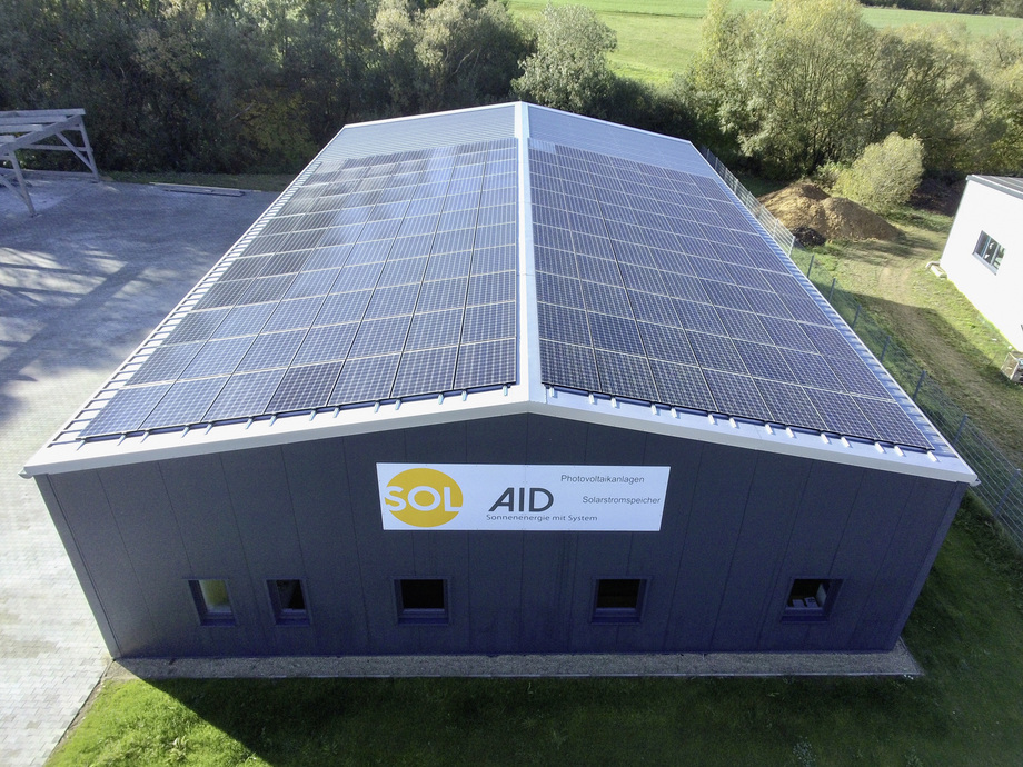 Hohe Autarkie mit Photovoltaik und Infrarotheizung - TGA Fachplaner