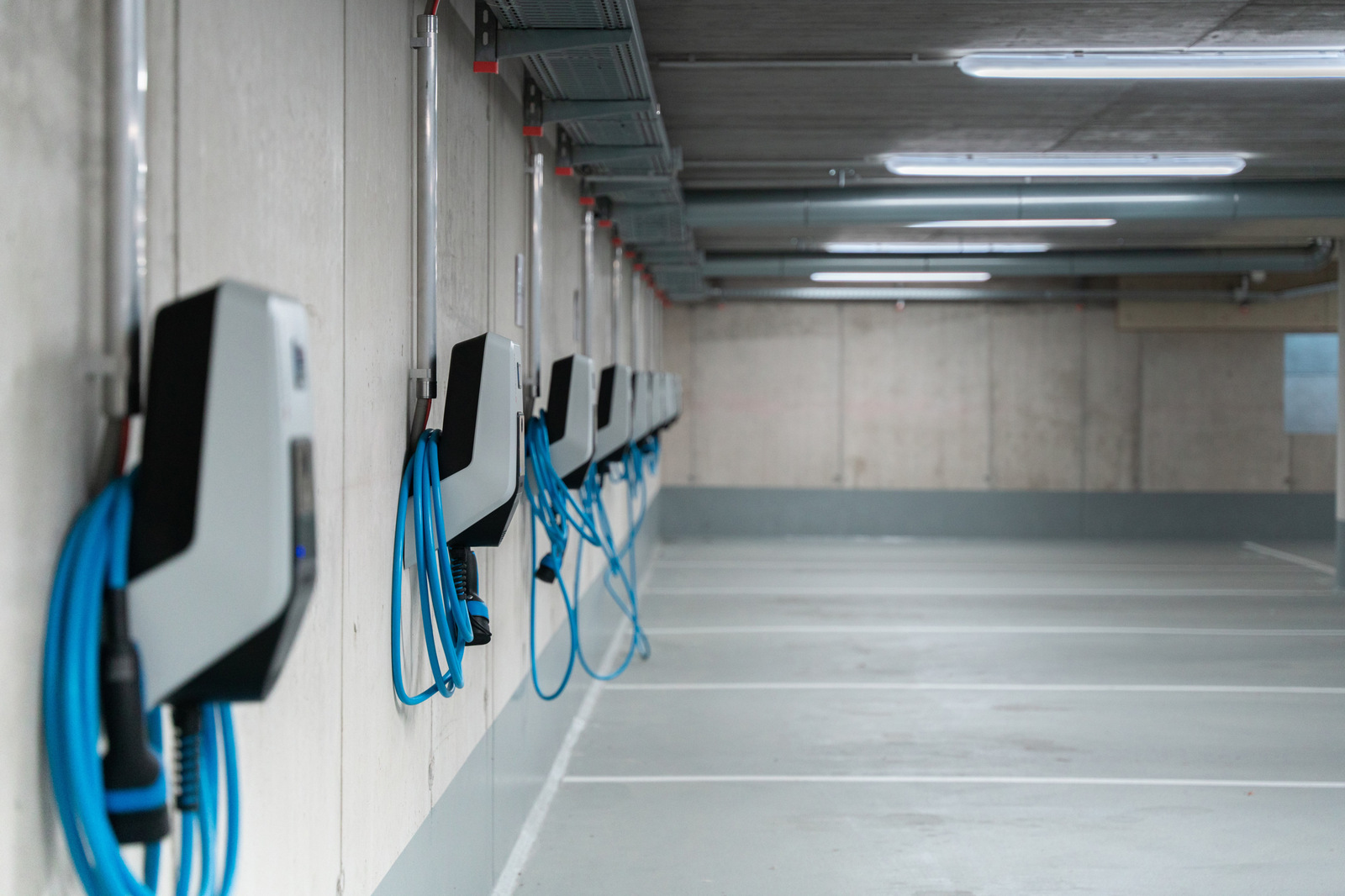 E-Mobilität - Hohe Kostenunterschiede bei Wallboxen im Mehrfamilienhaus