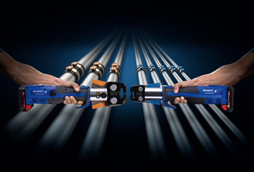 Geberit FlowFit umfasst Rohrleitungen in den Dimensionen d16 bis d75, mehr als 450 Fittings, zwei Pressbacken sowie eine Handpresszange.