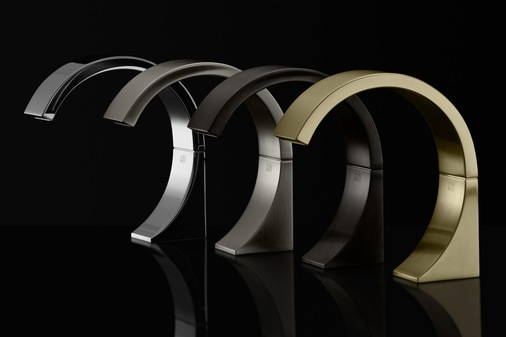 Dornbracht: CYO-Dreilocharmatur in Chrom, Platin matt, Dark Platinum matt, Messing gebürstet (v. l.).