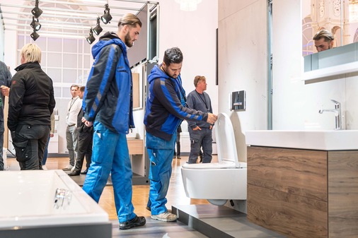 Die Besucher des Bau-Treffs können sich vor Ort ein Bild von den Geberit Neuheiten 2022 machen – und sich inspirieren lassen.