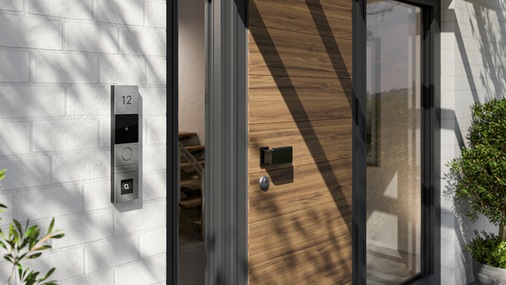 Gira: System 106 mit Keyless In Fingerprint.