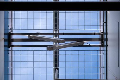 Dank Polycarbonat-Mehrstegplatten mit Widerstandsklasse HW5 sorgen die Roda-Systeme für Sicherheit bei Unwettern und Hagelschlag.