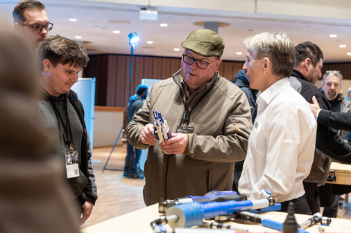 Der Austausch unter Kollegen ist ein wichtiger Aspekt der Geberit Nah-Dran-Tour. Die Termine bieten in lockerer Feierabend-Atmosphäre eine informative und abwechslungsreiche Auszeit vom Alltag.