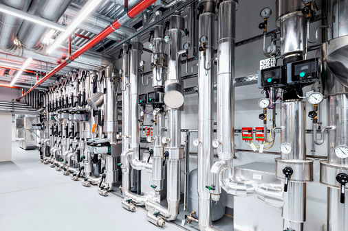 Bild 7 Gebäudetechnik zum Anfassen und Erleben: Blick in die Technikzentrale der Viega World.