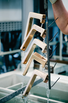  Schritt 2: Entschichten des Armaturenkörpers