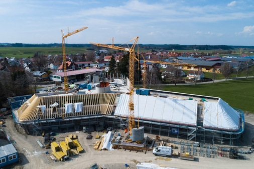 Das Rapunzel Besucherzentrum im Bau. Es soll Bio erlebbar machen, ohne Raubbau an der Natur zu betreiben.