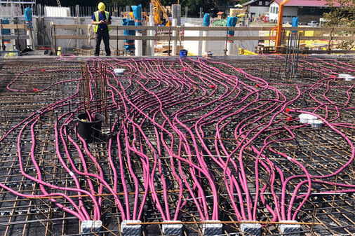 Von Bio-Supermarkt bis Kaffeerösterei: Für die vielfältigen Nutzungseinheiten im Rapunzel Besucherzentrum verlegten die Elektriker der Firma Welsing rund zehn Kilometer der ökobilanzierten Rohre co2ntrol.