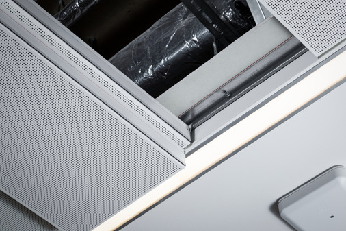 Lindner Group: Metalldecke F30 Senk-Schiebe.