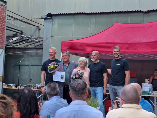 Parallel zum Aquatherm-Geburtstag feierte Mitarbeiter Andreas Simon (2.v.l.) sein Jubiläum. Für 50 Jahre bei Aquatherm dankten ihm Maik, Anne, Dirk und Christof Rosenberg (v.l.). Gerhard Rosenberg konnte aus gesundheitlichen Gründen nicht an der Veranstaltung teilnehmen.
