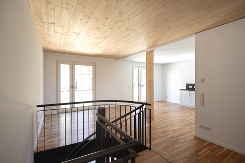 Lichtdurchflutete Räume prägen das Innere der Wohnungen im „Flairwood“ …