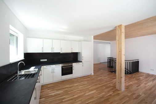 … und eine großzügige, offen geschnittene Wohnküche gehört zur Ausstattung. - © Matthias Ibeler
