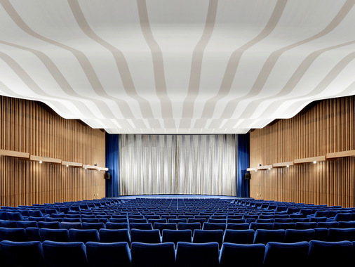 Bild 8 Im großen Kinosaal werden künftig Induquell-DIV-Luftdurchlässe von Kiefer ­Klimatechnik für ein komfortables Film­erlebnis sorgen. - © Daniel Horn Photography
