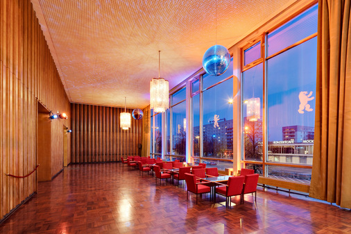 Bild 7 Alle öffentlichen Bereiche sind bisher unverändert erhalten geblieben, sodass das 1960er-Jahre-Ambiente heute für ein einzigartiges nostalgisches Flair sorgt.