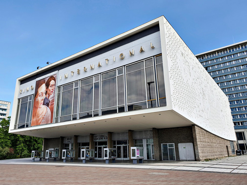 Bild 6 Die Jahrzehnte der Nutzung haben ihre Spuren hinterlassen. Nach mehreren Teilsanierungen steht nun eine Generalinstandsetzung des Kino International in Berlin an. - © Kiefer Klimatechnik
