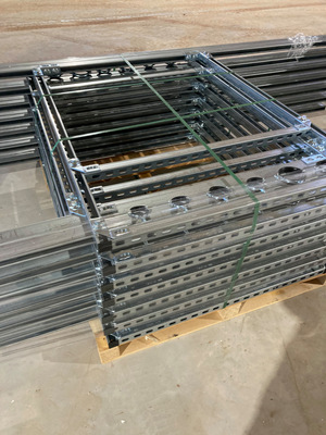  Werkseitig vorgefertigte Konstruktionselemente reduzierten Zeit- und Kostenaufwand bei der Montage der Tragekonstruktionen für die Medienleitungen der neuen Montagehalle der Firma August Weckermann. 