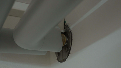  Die Verrohrung zwischen der Innen- und Außeneinheit wurde durch die Wolf Wanddurchführung mit einer speziellen Abdichtung gegen drückendes Wasser hergestellt.