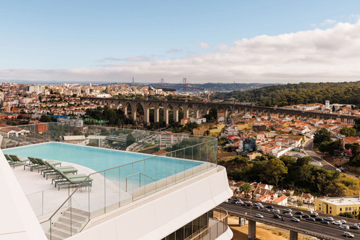  Das Infinity-Gebäude ist eine Luxus-Eigentumswohnanlage von Vanguard Properties in Sete Rios, Campolide, Lissabon.