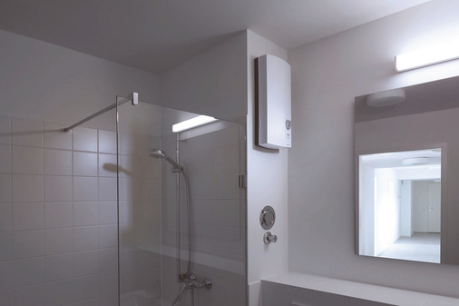  Wirtschaftlichkeit und Hygiene vereint in allen Bädern der elektronische Durchlauferhitzer DDLE Basis von AEG Haustechnik. Das Gerät ist über selbsterklärende Symbole einfach zu bedienen und bietet einen hohen Warmwasserkomfort.