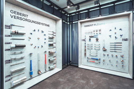  Die Präsentationswände am Keramikstandort Haldensleben informieren über die Systemlösungen.