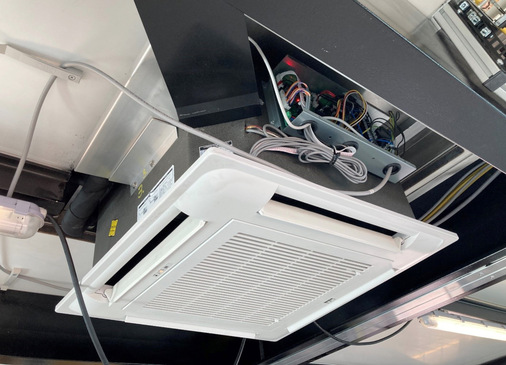  Über 28 Deckenkassetten KWD EC wird Kühle und Wärme zugfrei in die dreigeschossige Race Base eingebracht.