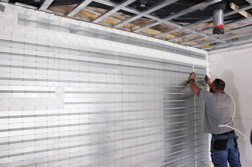 Es folgte: Die Installation der Wandheizung im Wohnbereich, …