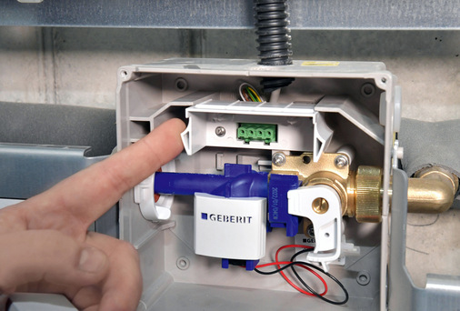 Der Geberit Connect Buskonverter kann bei bestehenden Anlagen von Geberit mit geringem Aufwand nachgerüstet werden.