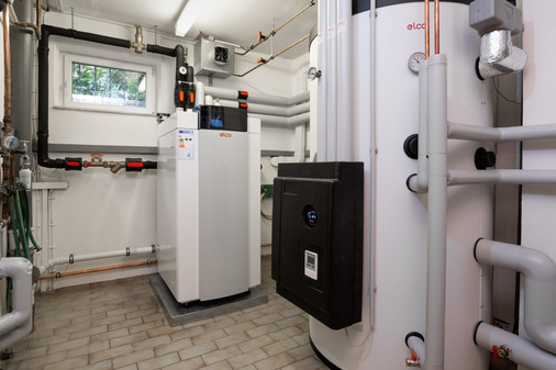 Die neue Aquatop S08 benötigt lediglich 0,46 m² Stellfläche und kann sowohl heizen als auch kühlen. Damit ist sie perfekt für moderne Wohnanforderungen und Nachrüstungen im Bestand geeignet.