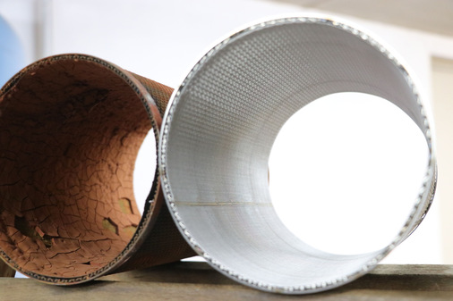 Bevor der Teilstromfilter varioliQ von Grünbeck in die Nahwärmeanlage von GSW Finningen integriert wurde, sah der Filter vor dem Wärmetauscher nach kurzer Zeit so aus, wie im Bild links zu sehen ist. Heute sieht er immer gleich aus und kann seine eigentliche Aufgabe erfüllen: im Notfall etwaige Abbruchteile der Anlage zurückhalten.