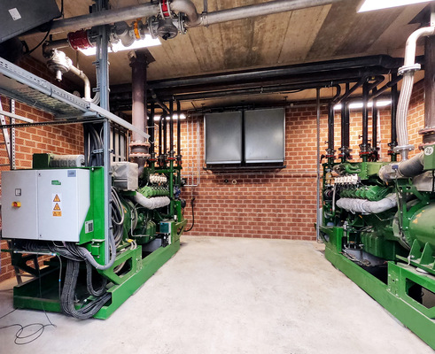 Mit insgesamt vier Blockheizkraftwerken kann GSW Finningen bis zu 2000 kW Strom erzeugen. Dank des großen 2000-m³-Warmwasser-Pufferspeichers werden sie nur noch dann betrieben, wenn Strom benötigt und auch bezahlt wird.