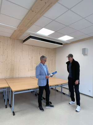 Udo Rausch, Vertriebsmitarbeiter von Airflow und Sven Elsen vom Gebäudemanagement Mönchengladbach (von links) blicken gemeinsam auf ein erfolgreiches Projekt zurück. - © Airflow Udo Rausch, Vertriebsmitarbeiter von Airflow und Sven Elsen vom Gebäudemanagement Mönchengladbach (von links) blicken gemeinsam auf ein erfolgreiches Projekt zurück.
