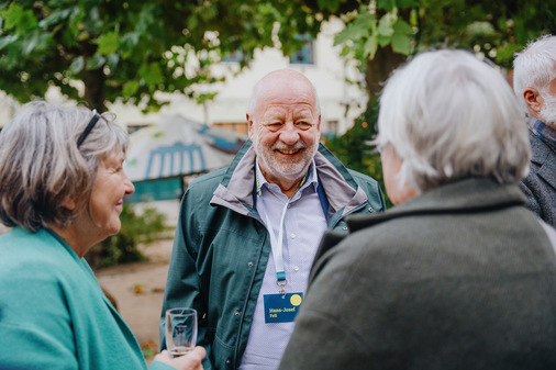 Ehrengast Hans-Josef Fell im Gespräch.
